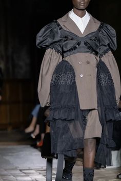 Simone Rocha Spring 2022 Ready-to-Wear Collection | Vogue Draping Fashion, Conceptual Fashion, Short Puff Sleeve, Middle Age Fashion, High Fashion Outfits, Bustier Top, Fashion Sketches, Moda Operandi