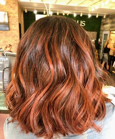 Brown To Cooper Hair, Cooper Highlights On Black Hair, Balayage Brunette Red, Copper Balayage Short Hair, Cooper Balayage Hair, Brunette Red Balayage, Balayage Brunette Short, Brown To Blonde Ombre Hair, Balayage Copper