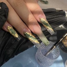 Money Green Nails Designs, Enchanted Forest Nails Green, 27th Birthday Nails, Green Gold Acrylic Nails, Acrilyc Nails Ideas French Tip, Army Green Acrylic Nails, Green French Tip With Gold, Green Acrilyc Nails, Green And Gold Acrylic Nails