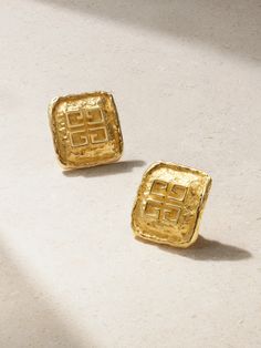 Susan Caplan grew up in a family of antique curators, who instilled in her an appreciation for relics of eras past. These Givenchy clip earrings are made from gold-plated metal that's hammered for a unique finish and engraved with the iconic '4G' logo. Despite the generous size, they're surprisingly comfortable. Vintage Givenchy Jewelry, Gold Mosaic, Givenchy Jewelry, Vintage Givenchy, Floral Dresses Short, Earrings In Gold, Fashion Jewelry Earrings, Clip Earrings, Gold Plated Earrings