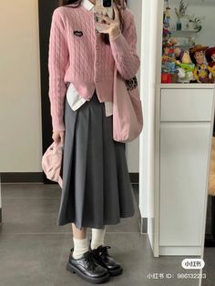 Grey Modest Outfit, Kawaii Business Casual, Grey And Pink Outfit, Japanese Fashion Women Casual, Aline Skirt Outfit, Pink And Grey Outfit, Japan Clothes, Modest Girly Outfits, Long Skirt Fashion