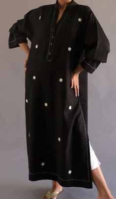 Casual Dress Outfit Pakistani, Black Shalwar Kameez For Women, Trending Outfits Indian, Meera Rajput, Hindi Culture, Desi Casual, Dresses For Women Over 50, Eastern Wear, Eastern Fashion