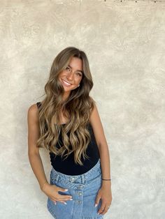 Like Brown Hair With Highlights, Fall Hair Brown And Blonde, Brunette Hair W Highlights, Light Brown Hair For Summer, Halleeee.sand Hair, Blonde Hilights Hair Brunettes, Warm Caramel Brown Hair, Bronde Long Hair, Beachy Brown Hair