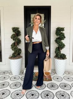 Womens Wear To Work Outfit Ideas, How To Dress Business Professional, Winter Casual Business Outfits, Women’s Fall Work Outfits, Daily Look Outfits Work, Warehouse Outfit Work, Business Casual Outfits For Women Office, Business Looks Women, Dress Clothes For Women Professional