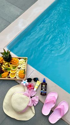 Pool Time Instagram Story, Pool Day Vibes, Pool Day, La Piscine Aesthetic, Pool Day Vibe, Drinks By The Pool Aesthetic, Summer Swimming Pool, Cocktail Maker, Instagram Photo Ideas Posts