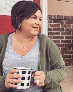 Cristela Alonzo, Plus Size Hair Cuts, Bob Brunette, Jenny Taylor, Plus Size Hairstyles, Hairstyles For Fat Faces, Brunette Bob, Angled Bob