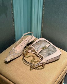 Gucci Outfits Women, Gucci Bags Handbags, Shoes And Purse, Shoes Heels Classy, Crystal Bags, Kendall Jenner Style, Brand Collection