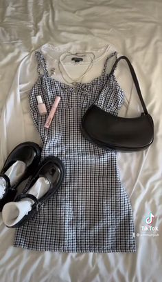 Socks For Mary Janes, Dresses With Mary Jane Shoes, Plaid Dress Outfit Aesthetic, Dresses With Mary Janes, Dress With Mary Jane Shoes, Old Money Aesthetic Shoes, Styling Mary Jane Shoes, Outfit With Mary Jane Shoes