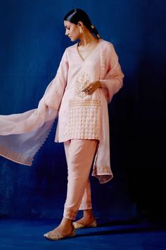 Shop for Devnaagri Pink Floral Embroidered Kurta Set for Women Online at Aza Fashions Satin Salwar, Velvet Salwar, Velvet Dupatta, Pink Kurta, Embroidered Organza, Luxury Sale, Cotton Kurta, Organza Dupatta, Kurta Set