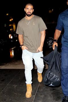 Drake Concert Outfit, Drake Fashion, Drake Clothing, Drake Concert, Timberland Boots Outfit Mens, Drizzy Drake, Timberland Boots Outfit, Timberland Outfits, Yellow Boots