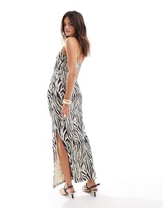 Jurk van Bershka Krijg de dresscode onder de knie Dierenprint Bandeau-model Split aan de zijkant Regular fit Bodycon Maxi Dress, Winter Party Dress, Bodycon Maxi Dresses, Long Sleeve Floral Dress, Sweaters And Leggings, Satin Slip Dress, Maxi Dress Trend, Orange Dress, Side Split