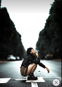 Edgy Outdoor Photoshoot Ideas, Grunge Street Photography, Grunge Punk Photoshoot, Apocalypse Photoshoot Ideas, Aesthetic Street Photoshoot, Edgy Downtown Photoshoot, Edgy Senior Pictures Grunge, Grunge Model Poses, Urban Punk Aesthetic