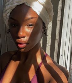 Glowy Healthy Skin, Fresh Face Aesthetic, Soft No Makeup Look, Healthy Skin Aesthetic, Soft Feminine Makeup, Glowing Black Skin, Natural Beauty Aesthetic, Pool Makeup, Glass Skin Makeup