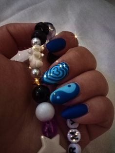 Diseño de uñas azul con corazón Turquoise Ring, Nail Polish, Beaded Bracelets, Turquoise, Nails, Blue