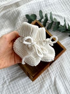 Hand Knitted Baby Booties and Bonnet Newborn Knit Outfit - Etsy Turkey Newborn Knitted Outfits, Hand Knitted Booties As Winter Gift, Chunky Knit Newborn Sweater, White Hand Knitted Booties As Gift, Newborn Knit Romper, Newborn Shoes, Baby Coming Home Outfit, Knit Baby Booties, Knitted Baby Clothes