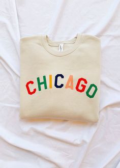 Chicago Sweatshirt, Grey Home, Diy Sweatshirt, Cute Shirt Designs, Shirt Design Inspiration, Shirt Print Design, Clothing Photography, Soft Grunge