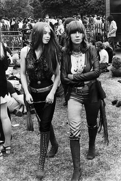 Hyde Park Music Festival, July 1969 (Chicago Pin of the Day, 12/28/2013).  --Photo Michael Putland/Getty Images. 60s Fashion Trends, Woodstock Hippies, Woodstock 1969, Woodstock Festival, Moda Hippie, Estilo Hippy, Fest Outfits, Mode Hippie, Vintage Festival