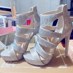 Steve Madden Shimmery Rhinestone High Heels Size 7 1/2 New Never Worn Glamorous Rhinestone Heels With Round Toe, Glamorous Round Toe Bedazzled Heels, Glamorous Bedazzled Heels With Round Toe, Glamorous Bedazzled Round Toe Heels, Bedazzled Round Toe Heels For Prom, Glamorous Bedazzled High Heels, Nude Stiletto Heels, Ankle Pumps, Black Lace Heels