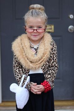 100th day of school ideas - Dress like a 100 year old for the 100th day of school Kids Old Lady Costume, 100th Day Of School Ideas, 100 Días De Clases, 100th Day Of School Crafts, Fantastic Friday, Old Lady Costume, 100 Day Of School Project, School Event Dress, School Costume