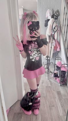 pink and black scene girl fit Pink Scene Aesthetic Outfit, Pink Scene Fashion, Pink And Black Scene Outfit, Black And Pink Fits, Pink Emo Aesthetic Outfits, Scene Pink Outfit, Pastel Scene Outfits, Pink And Black Alt Outfit, Black And Pink Scene