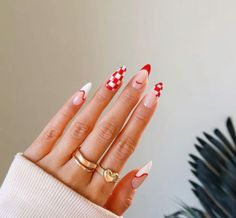 Maroon Nail Designs, Fall Almond Nails, Christmas Nail Colors, Almond Nail Art, Red Gel Nails, Kutek Disney, Dark Red Nails, Wine Nails, Maroon Nails