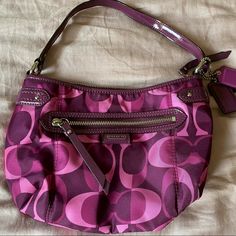 Never Used Adorable Signature Coach Bag In Perfect Condition. Purple Purse Outfit, Purse Purple, Purse Outfit, Purple Stuff, Purple Purse, Fits Inspo, Diy Fashion Clothing, Fancy Bags, Coach Bag