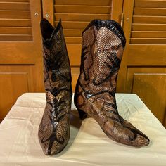 Susan Bennis Warren Edwards Alligator Cowboy Boots (Women’s 5 1/2) Heels And Soles Have Some Scuffing - See Photos - Otherwise In Good Shape! Made In Italy. Alligator Boots Woman, Cowboy Boots Women, Boots Women, Shoes Heels Boots, Alligator, Cowboy Boots, Shoes Women Heels, Heeled Boots, Cowboy