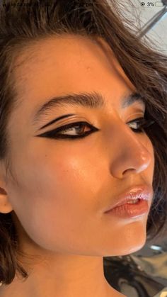 Makeup Hooded Eyes, Eyeshadow Application, 20 Makeup, Graphic Makeup, Rave Makeup, Hooded Eye Makeup, Pinterest Makeup, Dope Makeup