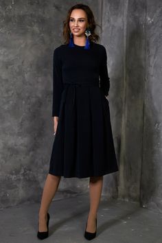 Full dress with side pockets. ➤ Features > Dress length: 99cm (38,97'') - 102cm (40,15'') > Long sleeves > Rounded neckline > Folds in skirt part > Zipper on the back ➤ Sizing My Size Guide in FAQ section below will help you define the perfect size match. The item can also be made according to your measurements - just message them to me. ➤ Delivery Your item is made-to-order and will be ready within 2-7 days. Average delivery times: > North America: up to 1-2 weeks > New Zea Black Midi Dress With Slip Pockets, Simple Fall Workwear Dresses, Solid Color Knee-length Dresses With Side Pockets, Plain Midi Dress For Work, Midi Length Dresses With Side Pockets For Work, Mid-length Dresses With Pockets For Work, Fall Dresses With Side Pockets For Workwear, Midi Workwear Dress With Pockets, Midi Work Dress With Side Pockets