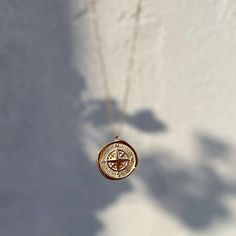 18K Gold Filled. High Quality for sensitive skin. Gold Compass Necklace, Wanderlust Necklace, Circle Charm Necklace, Compass Jewelry, Star Charm Necklace, Compass Necklace, Star Pendant Necklace, Demi Fine Jewelry, Wedding Jewellery Necklace