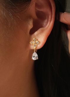 #studearrings #bridalearrings #weddingjewellery #weddingearrings #studdropearrings #flowerstudearrings #earringsoftheday #earringsforwomen #studearringswomen #womensearrings #jewelry #jewelrylover #jewelryforwomen #jewelryaddict Flower Shaped Cubic Zirconia Crystal Earrings For Wedding, Wedding Crystal Earrings With Cubic Zirconia In Flower Shape, Flower Shaped Crystal Earrings For Wedding, Wedding Cubic Zirconia Crystal Earrings In Flower Shape, Flower Shaped Cubic Zirconia Crystal Wedding Earrings, Cubic Zirconia Flower Shape Bridal Earrings For Anniversary, Gold Cubic Zirconia Flower Bridal Earrings, Flower-shaped Cubic Zirconia Bridal Earrings For Pierced Ears, Flower Shaped Cubic Zirconia Bridal Earrings For Anniversary