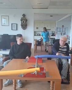 Health ☘️| Fitness 💪| Tips 🌟 on Instagram: "MOVEMENT IS LIFE! 💛 This is how elderly people should be treated ❤️

Great post by @bewegen.is.leven. Follow them for more!

Tah someone who needs to see this 👇🏻

Don’t forget the power of play! 😃

#elderycare #movement #fun #play #bewegen #ouderenzorg #verpleeghuis #spelen" Movement Is Life, Energizing Yoga, Knee Problem, Facial Yoga, Healthy Herbs, Mobility Exercises, Elderly People, How To Eat Better, New York Life