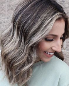 Curl Flat Iron, Balayage Wig, Color Straight Hair, Ice Hair, Color Trends 2024, Toned Hair, Shampoo For Gray Hair, Wig Wavy, Hair Natural Color