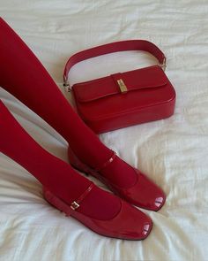 Red Tights, Zapatos Mary Jane, Looks Street Style, Jane Shoes, Red Outfit, Mode Vintage, Red Shoes