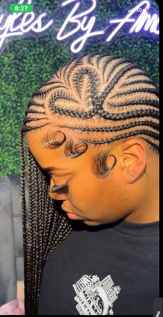 Creative Lemonade Braids, Lemonade Braids With Star Design, Small Lemonade Braids With Heart, Lemonade Braids Designs, Lemonade Braids Black Women, Design Lemonade Braids, Lemon Braids With Heart, Medium Lemonade Braids Hairstyles, Lemonade Braids With Heart