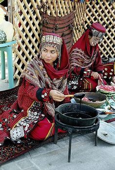 Tajikistan at its best with beautiful colors and interesting food. Turkmenistan Traditional Clothing, Asia Travel Outfit, Traditional Dressing, National Dress, Ethnic Outfits, Traditional Clothes