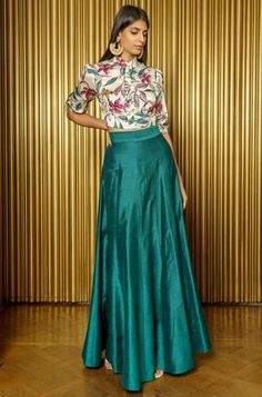 Indian Wedding Look, Full Skirt And Top, Shirt Blouse Designs, Lehenga Top, Modern Indian Wedding, Lehenga Crop Top, Western Dresses For Women, Indian Skirt, Saree Blouse Patterns