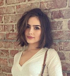 French Haircut, Brunette Lob, Short Hair Cuts For Round Faces, Grey Blonde Hair, Swept Bangs, Short Curly Haircuts, Lob Haircut, Frontal Hairstyles, Side Swept