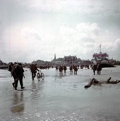 Normandy in Colour D Day Photos, D Day Normandy, D Day Beach, Normandy Landings, D Day Invasion, Canadian Soldiers, Normandy Beach, Juno Beach, D Day Landings