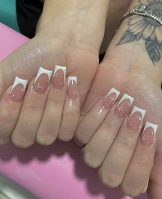 Follow for more @KIWIIKISSS 💓 Short French Nail Designs, French Manicure With A Twist, Short French, Diy Acrylic Nails, Girly Acrylic Nails, French Tip Acrylic Nails, Simple Acrylic Nails, Work Nails, Glow Nails