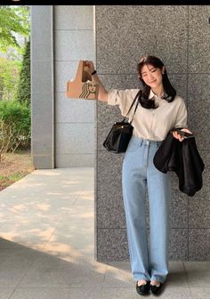 Office Outfits Korean Style, Korean Fashion Women Casual Street Style, Simple Work Outfits Casual, Office Outfits Women Jeans, Campus Outfit Casual, Casual Office Outfits Women Jeans, Korean Casual Outfits Street Styles