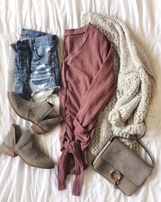 Real Life Outfits, what to wear in the fall, fall fashion 2018, how to transition summer clothing to fall, fall fashion trends for 2018, mom style Real Life Outfits, Fall Fashion Trends Women, Joe Montana, Quoi Porter, Summer To Fall, Summer Ideas, Ideas Party, Summer Clothing, Fashion 2018