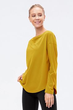 Det er lett, mykt og behagelig stoff, behagelig å ha på seg, når været er kjølig, overskyet og regnfullt, dette kan du ikke gå glipp av i garderoben din.

Sexy off-the shoulder-design, uformelle t-skjorter med lange ermer med båndkant nederst, og halsen er elastisk, du kan bruke den sentrert eller velge hvilken skulder du vil la den henge av, for eksempel en skulder, off shoulder, båthalsstil osv. , kan du lage ulike typer av denne skjønnhetsskjorten hva du vil. Denne baggy casual looken, flott Walking Fitness, Bodysuit Dress, Fitness Classes, Gym Shirt, Sleeves Clothing, Plus Size Summer, Gym Shirts, Running Tops, Active Wear Tops