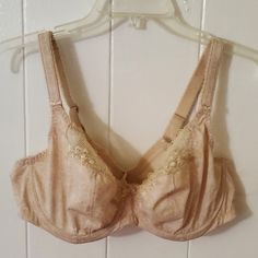 Elomi - Kim Underwire Plunge Stretch Lace Bra In Caramel, Size 38dd New Without Tags Pretty Stretch Lace And A Scalloped Neckline Top Elomi's Underwire Bra, Designed With A Low Center Gore For A Plunge Silhouette Without Added Push Up. U.K. Cup Sizing Support Level: Underwire Support; Provides Lift And Side Support Coverage: Full Coverage; Full Figure Fit Straps: Adjustable Straps; Bow Trim Cups: Unlined Three-Section Cups; Stretch Lace At Top Cup Special Features: Plunge Silhouette, Bow Trim At Fitted Beige Nursing Bra, Classic Full Cup Beige Bra, Beige Nursing Bra, Classic Beige Full Cup Bra, Beige Full Cup Bra Partially Lined, Beige Full Coverage Bra Partially Lined, Elegant Fitted Beige Nursing Bra, Beige Full Coverage Partially Lined Bra, Feminine Full Cup Beige Bra