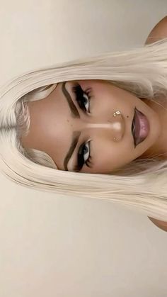 Women Piercings Ideas, 2 Nose Piercings, Baddie Makeup Natural, Baddie Black Women, Dark Makeup Looks, Face Beat Makeup, Makeup For Black Skin, Brown Skin Makeup, Nose Piercing Jewelry