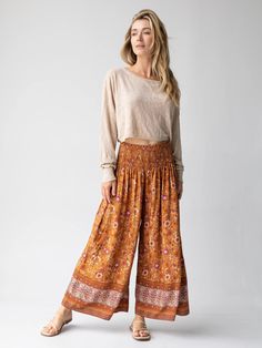 Make A Move Wide-Leg Palazzo Pant - Camel Border-view 1 Boho Palazzo Pants Outfit, Boho Clothes Aesthetic, Flowy Pants Outfit Dressy, Comfy Pants Outfit, Modest Boho Outfits, Dressy Pants Outfits, Easy Closet, Palazzo Pants Outfit