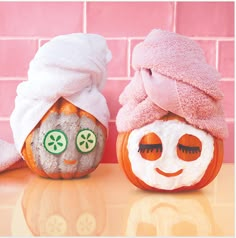 Spa Pumpkin Painting, Face Painting Pumpkin, Cute Painted Pumpkin Ideas, Pumpkin Face Paint, Pumpkin Idea, Creative Pumpkin Painting