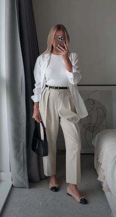 Monochromatic Work Outfit, Ootd Moodboard, Classy Workwear, Thirties Fashion, Clean Outfit, Corporate Girl, Summer Office Outfits, Office Fits, Smart Casual Work Outfit