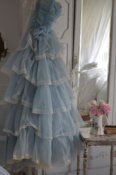 .. Blue Tulle, Vintage Life, Shabby Vintage, Feeling Blue, Mode Vintage, Formal Gowns