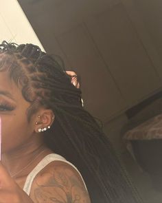 Braids With Makeup, Ear Piercings Placement Ideas, Xs Knotless, Natural Hair Styles Curly, Hairstyle Ideas Black Women, Dramatic Edges, Mode Zara